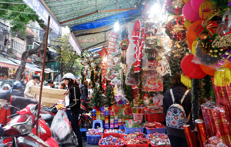 Nhộn nhịp chợ đồ Giáng sinh tại phố Hàng Mã - Ảnh 7