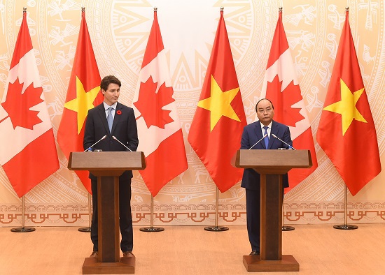 Thủ tướng Nguyễn Xuân Phúc họp báo với Thủ tướng Canada - Ảnh 1