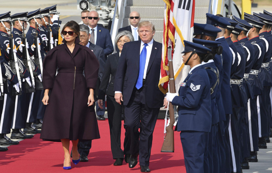 Toàn cảnh Tổng thống Trump và phu nhân Melania thăm Hàn Quốc - Ảnh 1