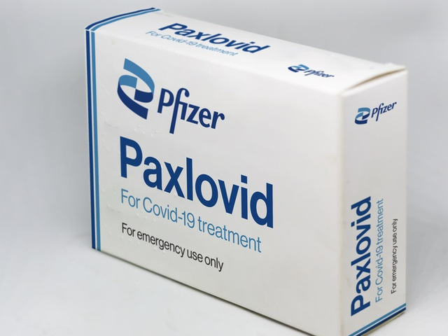 Mỹ phê duyệt thuốc viên Paxlovid chữa Covid-19 tại nhà, Pháp hủy đơn Molnupiravir - Ảnh 1