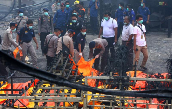 Nổ nhà máy pháo hoa ở Indonesia làm ít nhất 30 người chết - Ảnh 2