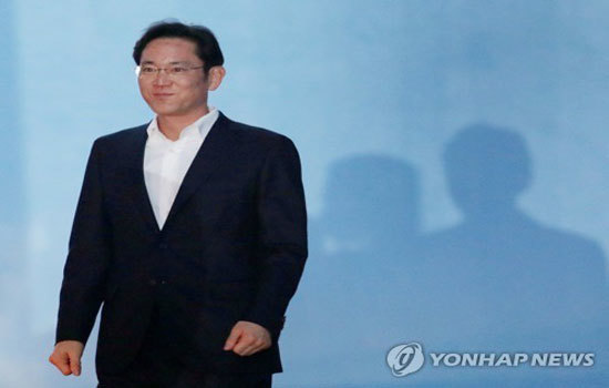 "Thái tử" Samsung được trả tự do sau gần 1 năm ngồi tù - Ảnh 1