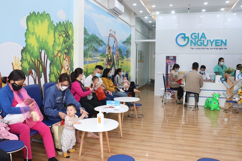 Khai trương trung tâm tiêm chủng Gia Nguyễn: Người dân Chương Mỹ và các huyện ngoại thành Hà Nội không còn phải đi xa khi tiêm vaccine - Ảnh 2
