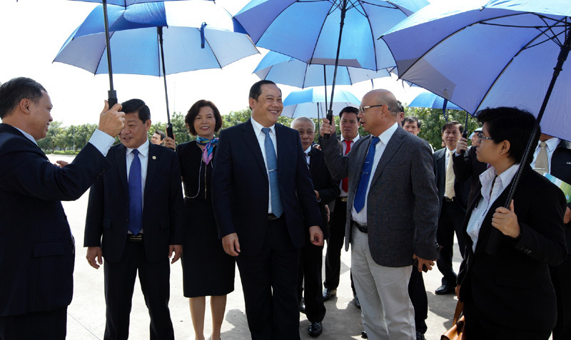 Phó Thủ tướng Lào thăm và làm việc với Vinamilk - Ảnh 4