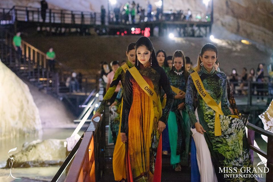 Mỹ nhân thế giới xúng xính trong áo dài Việt Nam - Ảnh 7