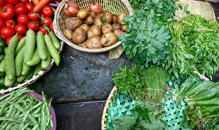 Hà Nội: Giá rau xanh tăng gấp 2 lần so với trước mưa lũ - Ảnh 2