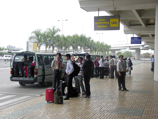 Thu phí ô tô vào sân bay: Liệu có vi phạm luật? - Ảnh 1