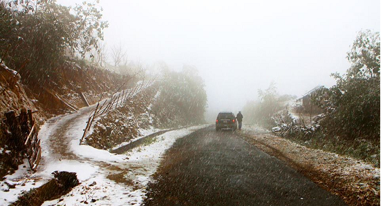 Mưa tuyết xuất hiện tại nhiều nơi, phủ trắng núi rừng phía Bắc - Ảnh 6