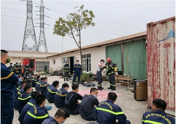 Công an Hà Nội: 120 cán bộ chiến sỹ được tập huấn chuyên sâu về chữa cháy, cứu nạn - Ảnh 1