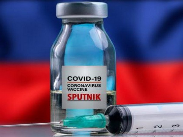 Ông Putin khẳng định vaccine Sputnik V có thể vô hiệu hóa biến thể Omicron - Ảnh 1