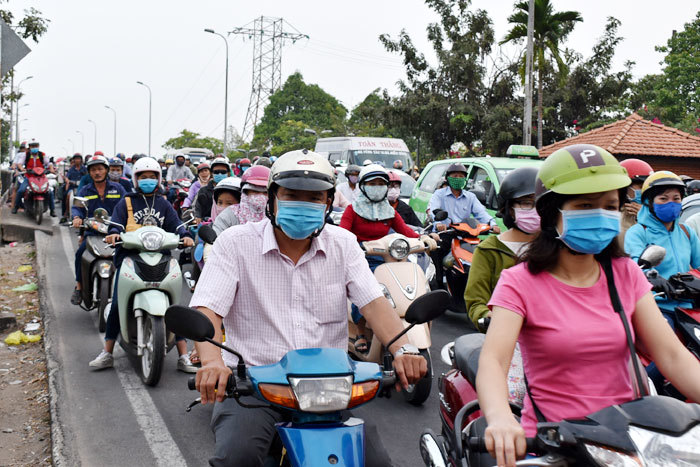 TP Hồ Chí Minh: Ùn tắc giao thông một số tuyến đường cửa ngõ ngày đầu tuần sau Tết - Ảnh 2