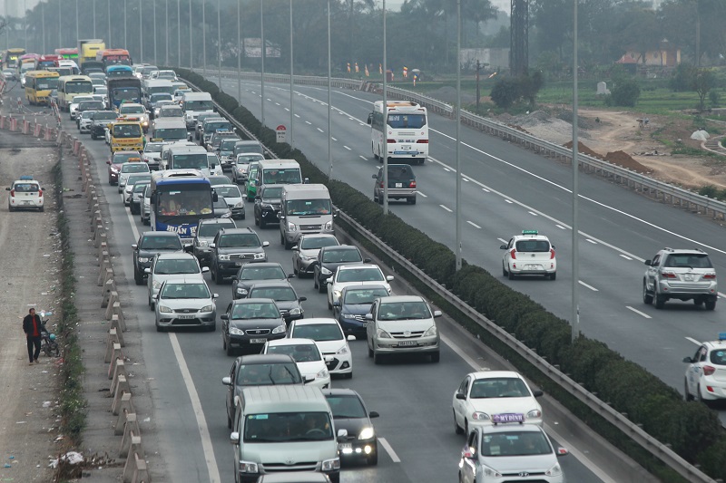 Hà Nội: Áp lực giao thông tăng mạnh ngày cuối đợt nghỉ Tết Nguyên đán - Ảnh 10