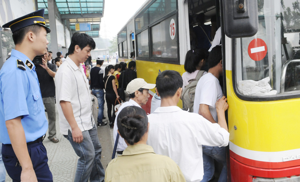 Tăng chất lượng dịch vụ xe buýt để hút khách - Ảnh 1