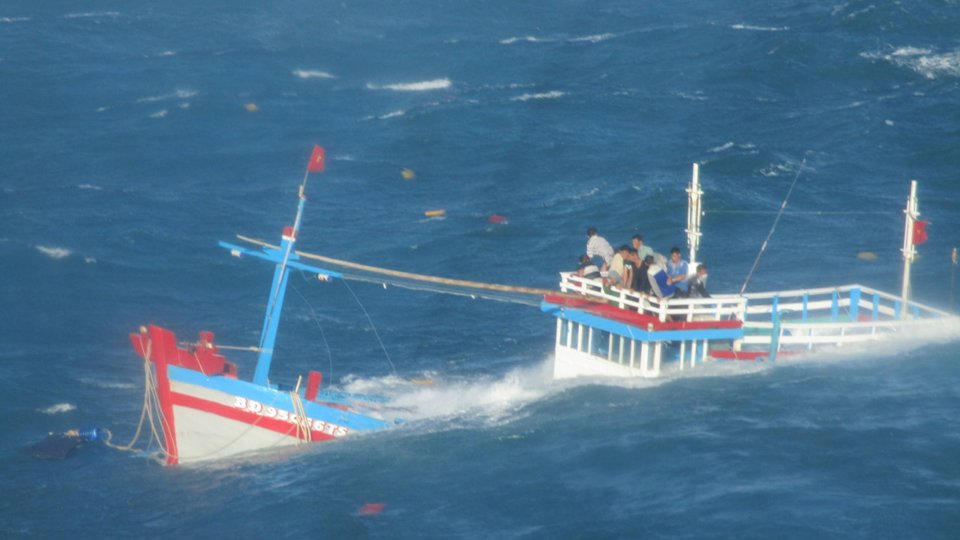 PVEP hỗ trợ cứu nạn an toàn cho 12 ngư dân - Ảnh 3