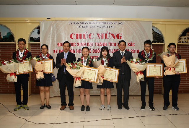 Hà Nội tuyên dương đoàn học sinh đạt thành tích xuất sắc kỳ thi IJSO 2018 - Ảnh 1