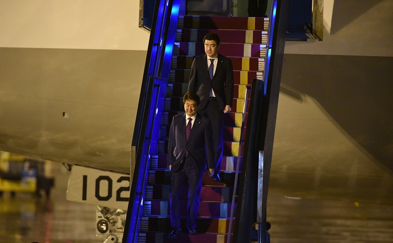 Máy bay Thủ tướng Nhật dự APEC đã hạ cánh ở Đà Nẵng - Ảnh 2