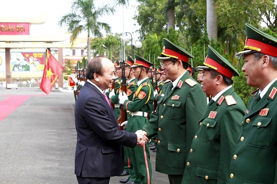 Thủ tướng Nguyễn Xuân Phúc thăm, làm việc tại Quân khu 5 - Ảnh 1
