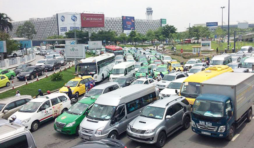 Giải tỏa ùn tắc giao thông khu vực Tân Sơn Nhất: Đề xuất các giải pháp đột phá - Ảnh 1