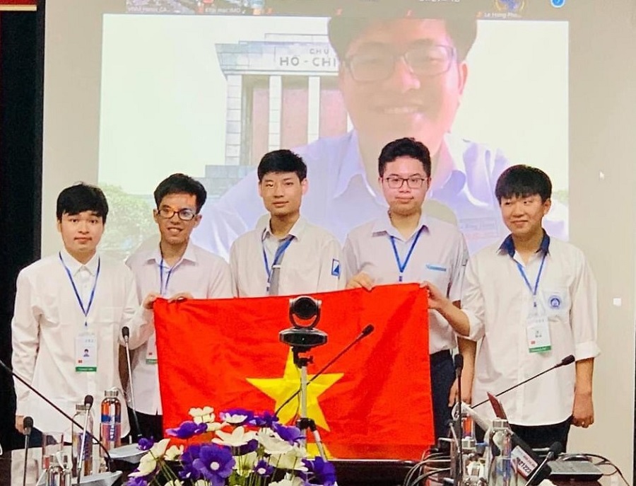 Thành tích xuất sắc của học sinh Việt Nam tại các các kỳ thi quốc tế năm 2021 - Ảnh 1