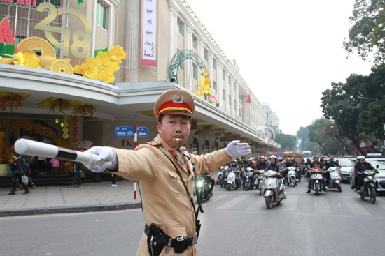 Hạn chế ùn tắc giao thông dịp Tết: Hà Nội thành công nhờ các giải pháp đồng bộ - Ảnh 1