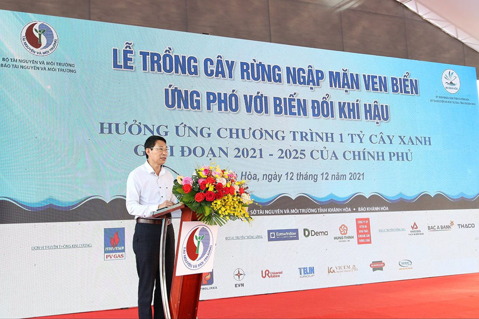 Bộ TN&MT và tỉnh Khánh Hòa ra quân trồng cây rừng ngập mặn ứng phó biến đổi khí hậu - Ảnh 3