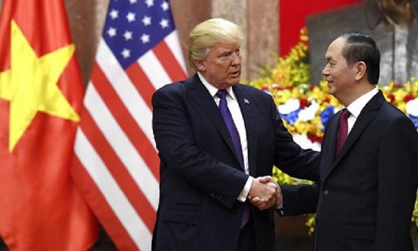 Chủ tịch nước Trần Đại Quang điện đàm với Tổng thống Hoa Kỳ Donald Trump - Ảnh 1