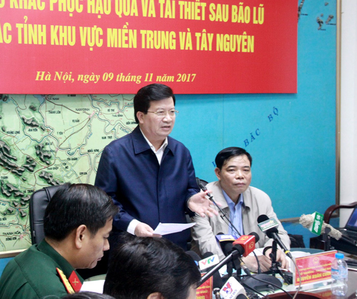 Phó Thủ tướng Trịnh Đình Dũng: Hỗ trợ kịp thời các địa phương tái thiết sau bão lũ - Ảnh 1