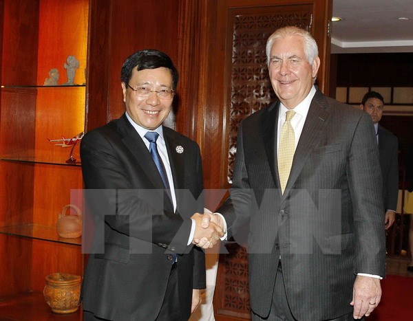 Bộ trưởng Phạm Bình Minh gặp Ngoại trưởng Hoa Kỳ bên lề APEC - Ảnh 1