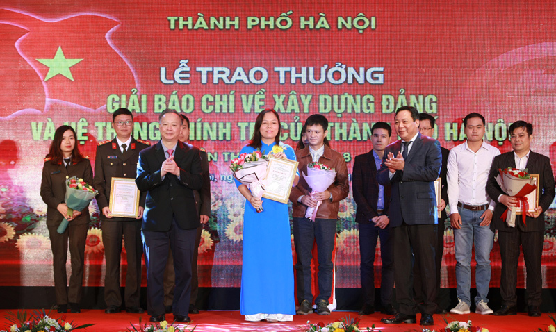 Trao thưởng 2 giải báo chí về xây dựng Đảng, xây dựng người Hà Nội thanh lịch văn minh - Ảnh 5