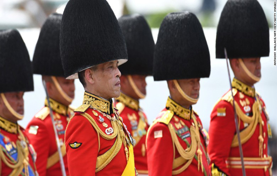 Hàng trăm nghìn người Thái Lan đến tiễn đưa cố Quốc vương Bhumibol Adulyadej - Ảnh 3