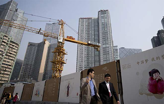 Kinh tế Trung Quốc giảm tốc nhẹ khi Chính phủ kiếm soát chặt thị trường bất động sản - Ảnh 1