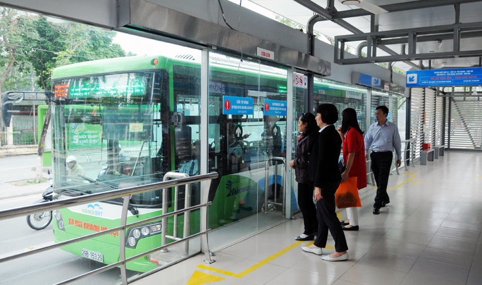 Xe buýt nhanh BRT: Vạn sự khởi đầu nan - Ảnh 1