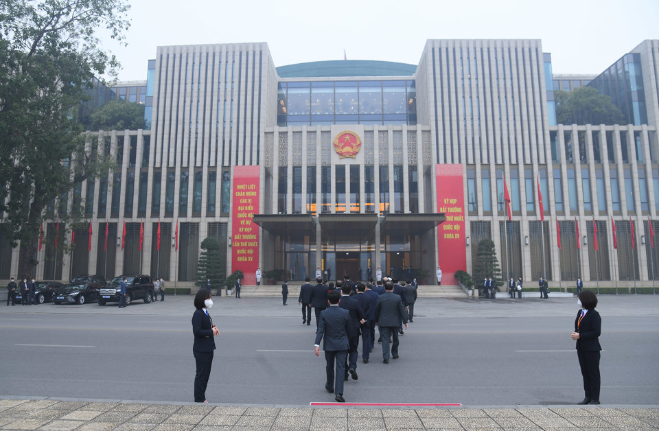 Lãnh đạo Đảng và Nhà nước vào Lăng viếng Chủ tịch Hồ Chí Minh - Ảnh 6
