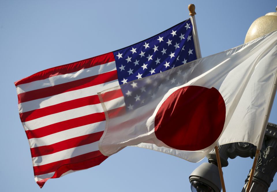 Mỹ - Nhật bắt tay đe dọa "nắn gân" Trung Quốc - Ảnh 1