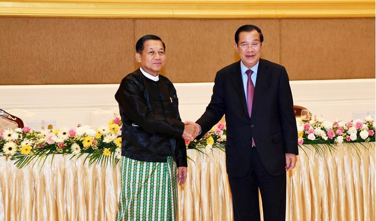 Thủ tướng Campuchia Hun Sen v&agrave; Chủ tịch Hội đồng H&agrave;nh ch&iacute;nh Nh&agrave; nước Myanmar, Thống tướng Min Aung Hlaing. Ảnh: Khmertimes