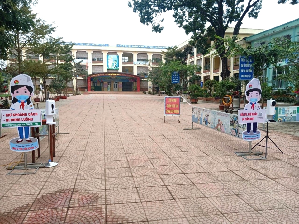 Trường Tiểu học Phú Cát, huyện Quốc Oai chuẩn bị cơ sở vật chất đầy đủ trước khi đón học sinh đến trường ôn tập, kiểm tra học kỳ 1