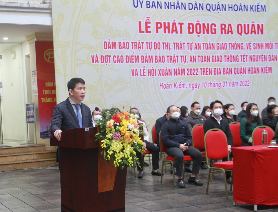 Chủ tịch UBND quận Phạm Tuấn Long ph&aacute;t biểu tại buổi lễ