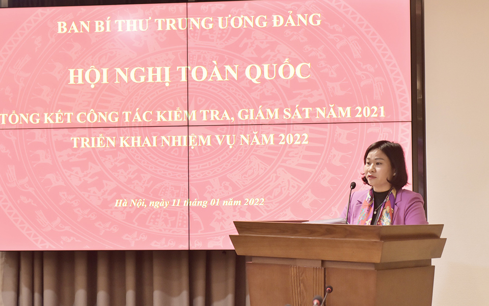 Ph&oacute; B&iacute; thư Thường trực Th&agrave;nh uỷ H&agrave; Nội Nguyễn Thị Tuyến ph&aacute;t biểu tham luận tại hội nghị.