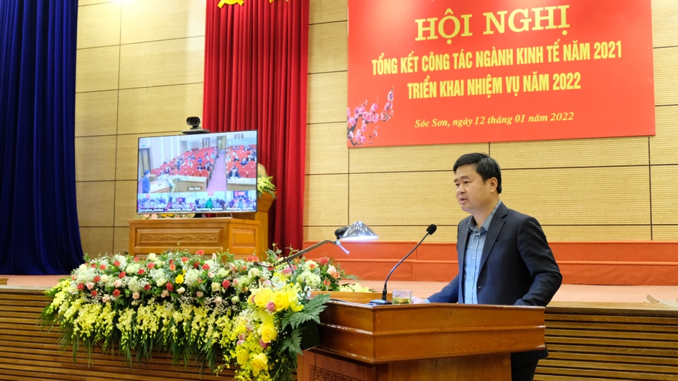 Ph&oacute; Chủ tịch UBND huyện S&oacute;c Sơn Đỗ Minh Tuấn ph&aacute;t biểu tại hội nghị.