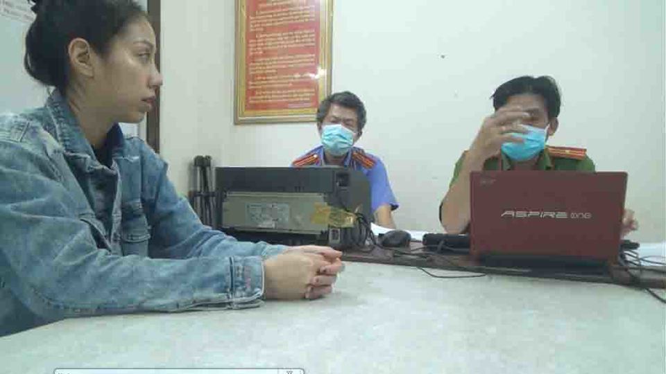 Bị can Võ Nguyễn Quỳnh Trang tại cơ quan điều tra trong vụ bé gái 8 tuổi bị bạo hành tử vong tại TP Hồ Chí Minh. Ản Nguyễn Trang