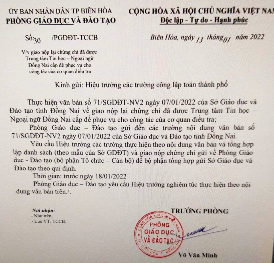 C&ocirc;ng văn của Ph&ograve;ng GD&amp;ĐT TP Bi&ecirc;n H&ograve;a chỉ đạo c&aacute;c trường c&ocirc;ng lập triển khai cho c&aacute;c thầy c&ocirc; gi&aacute;o thực hiện giao nộp lại chứng chỉ ngoại ngữ v&agrave; tin học để phục vụ điều tra.