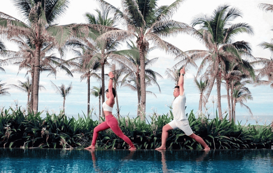 Tập Yoga tại Resort M&ouml;venpick Cam Ranh.