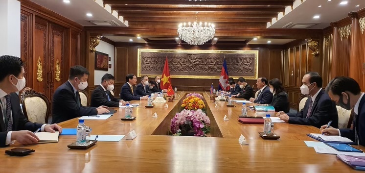 Bộ trưởng Ngoại giao B&ugrave;i Thanh Sơn hội đ&agrave;m với Ph&oacute; Thủ tướng, Bộ trưởng Prak Sokhonn.