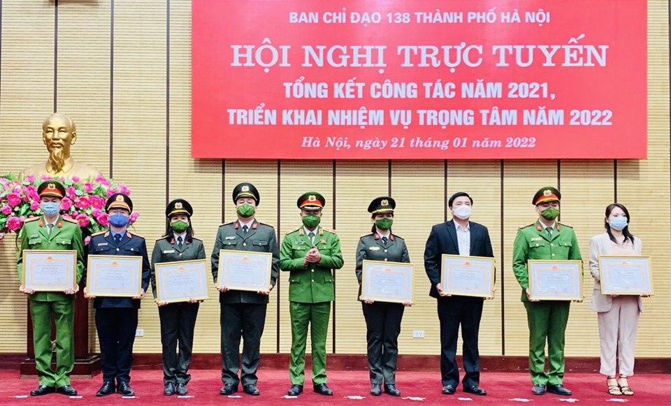 C&aacute;c c&aacute; nh&acirc;n c&oacute; th&agrave;nh t&iacute;ch ti&ecirc;u biểu trong c&ocirc;ng t&aacute;c năm 2021 được tặng Bằng khen của Chủ tịch UBND TP