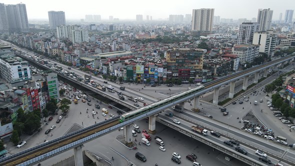 &nbsp;Nhiều tuyến đường H&agrave; Nội sẽ được bố tr&iacute; đ&egrave;n t&iacute;n hiệu v&agrave; vạch sơn kẻ đường. &nbsp;