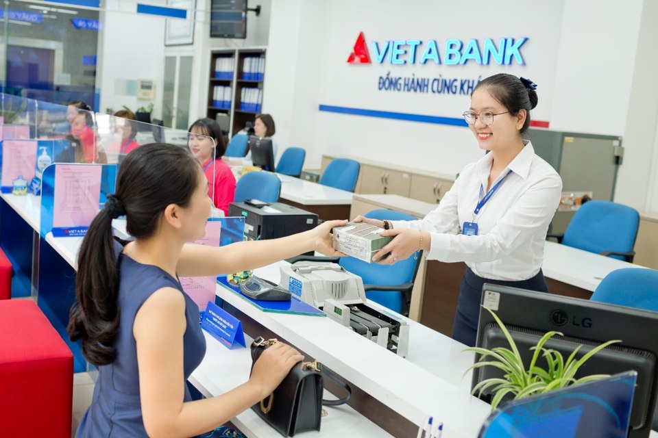 L&atilde;i thuần từ hoạt động dịch vụ lũy kế cả năm của VietABank tăng 147%