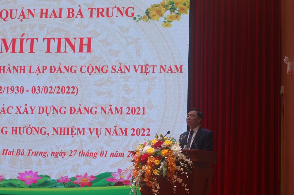 B&iacute; thư Quận ủy Hai B&agrave; Trưng Nguyễn Văn Nam đọc diễn văn tại lễ m&iacute;t tinh