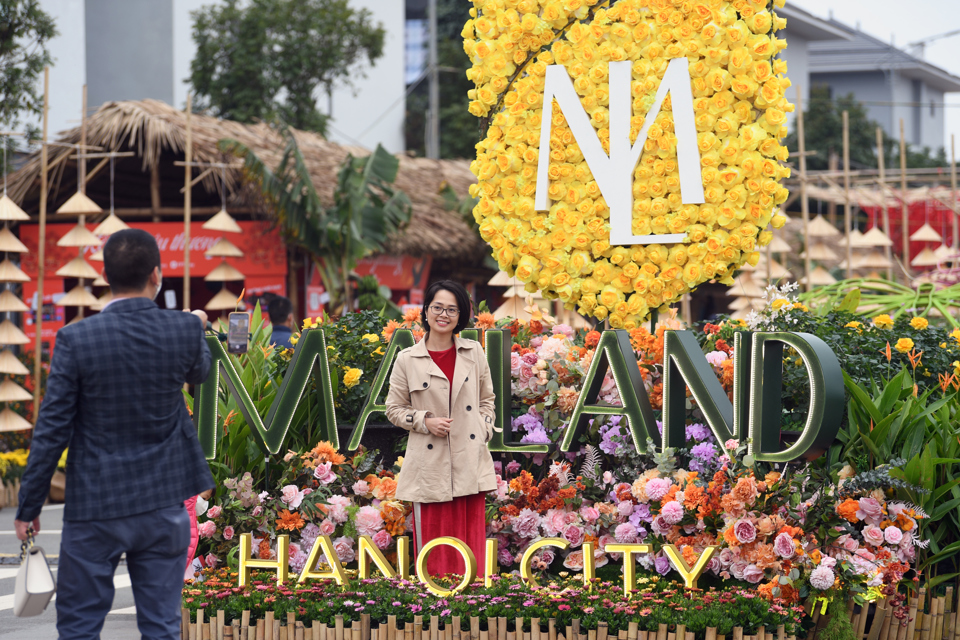 Kh&ocirc;ng gian tại Home Hanoi Xuan với đủ c&aacute;c lo&agrave;i hoa đến từ khắp c&aacute;c v&ugrave;ng miền.