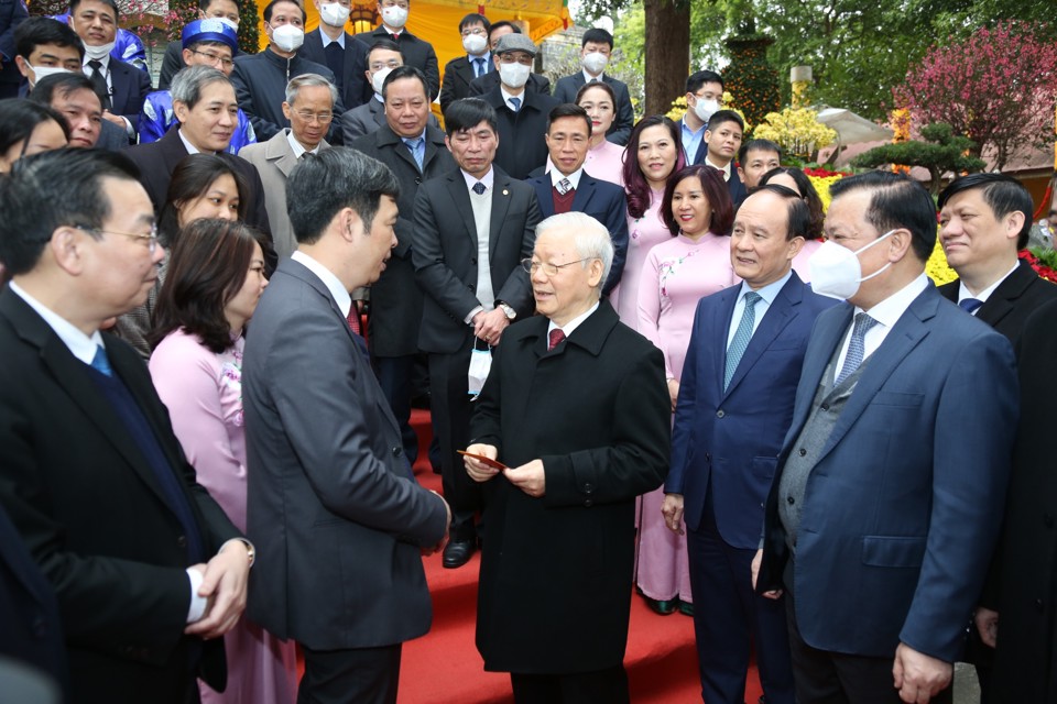 Tổng Bí thư Nguyễn Phú Trọng chúc Tết cán bộ, công nhân viên Trung tâm bảo tồn di sản Thăng Long - Hà Nội