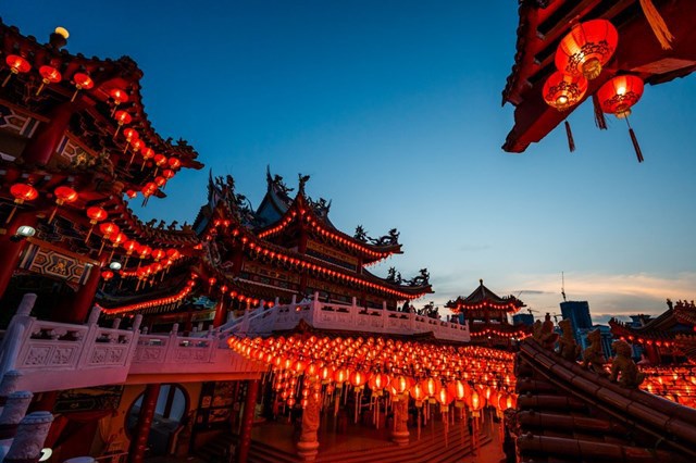 Hàng nghìn đèn lồng được thắp sáng tại ngôi đền lớn nhất Đông Nam Á - Ảnh 2